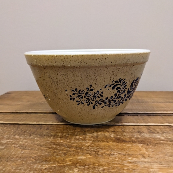 Vintage PYREX Homestead Pattern Small Mixing Bowl | Blue and Tan 401 750 ml - Picture 5 of 11